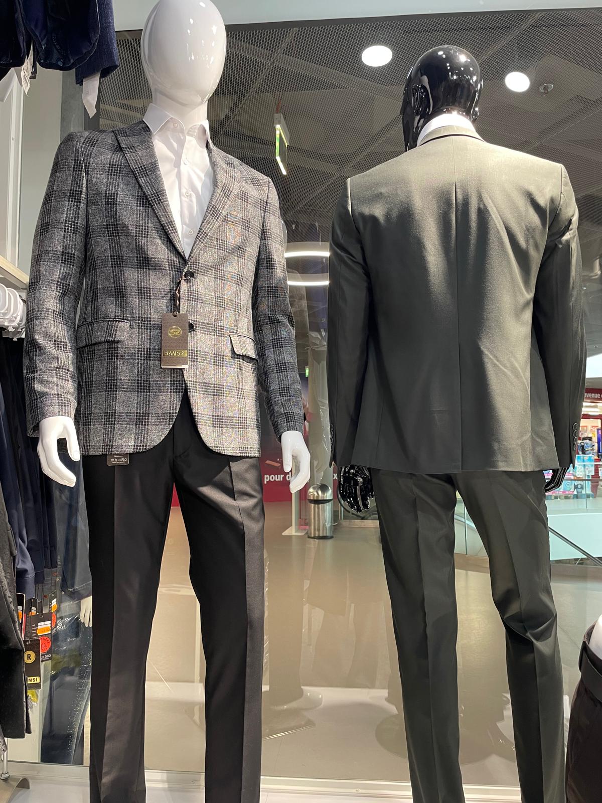 Costumes sur mannequins Moon Fashion, Fribourg